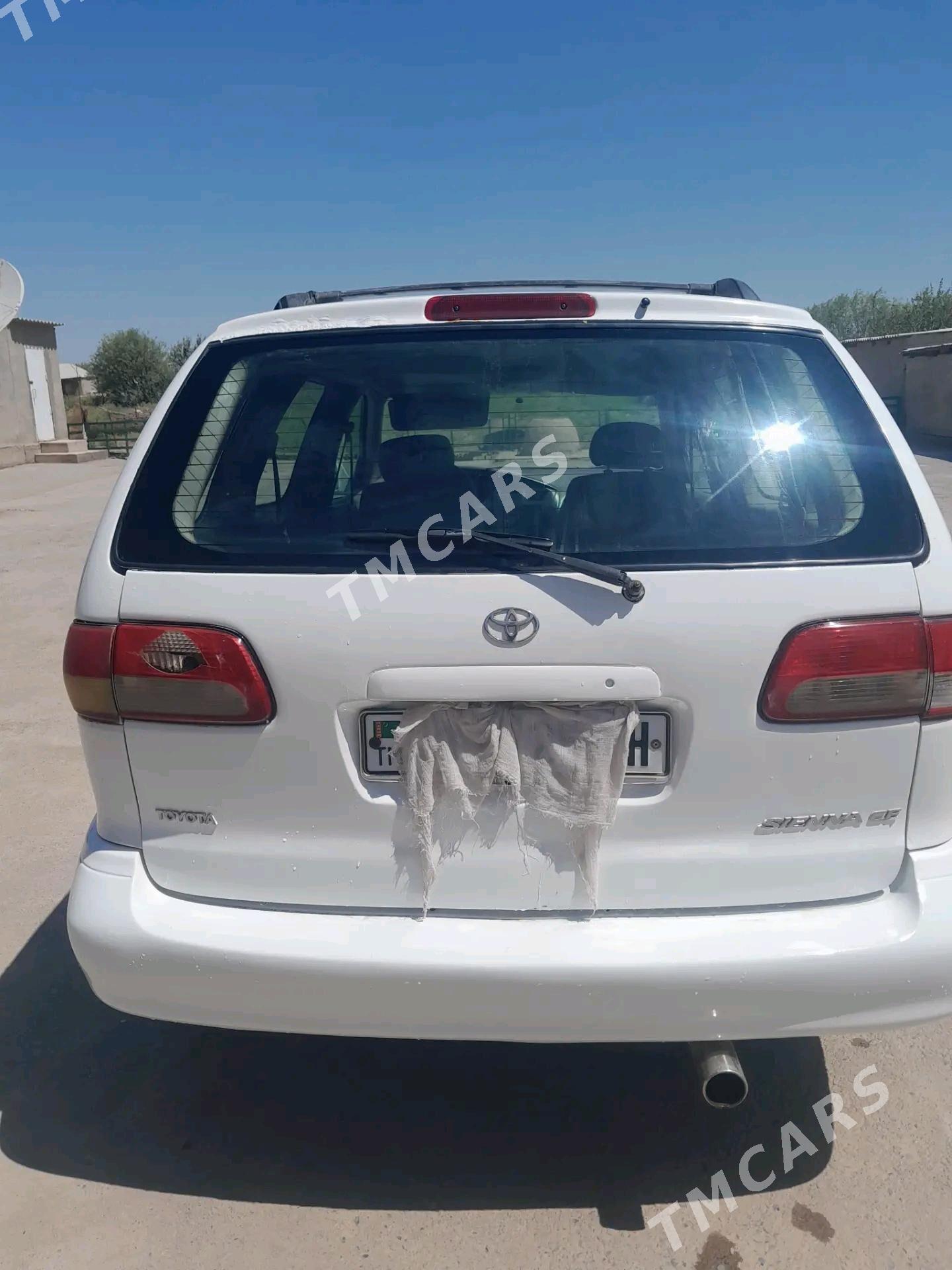Toyota Sienna 2002 - 115 000 TMT - Теджен - img 3