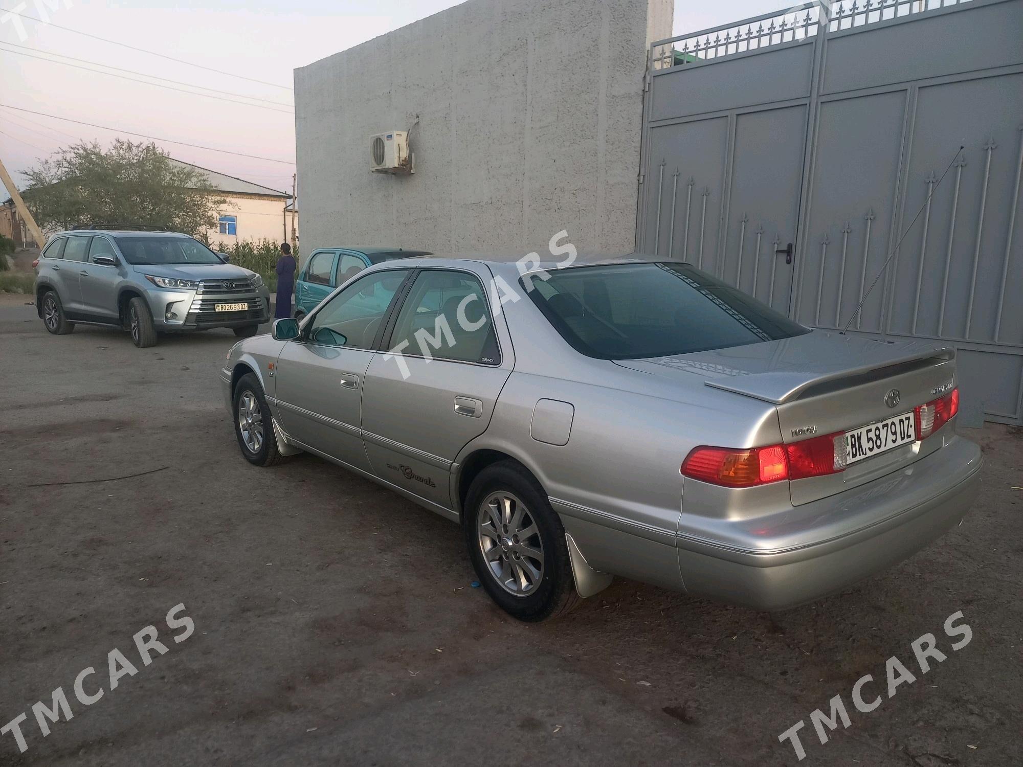 Toyota Camry 2000 - 140 000 TMT - Дашогуз - img 4