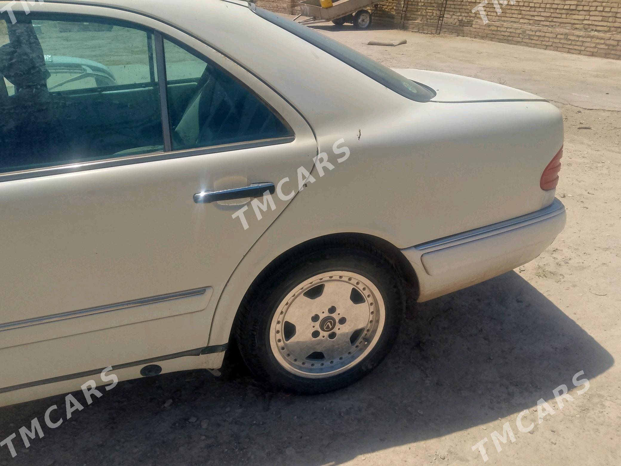 Mercedes-Benz E320 1997 - 50 000 TMT - Гарабекевюл - img 3