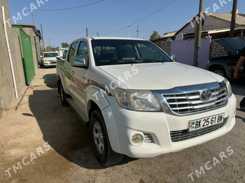 Toyota Hilux 2013 - 300 000 TMT - Балканабат - img 6