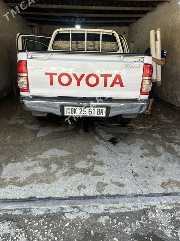 Toyota Hilux 2013 - 300 000 TMT - Балканабат - img 3