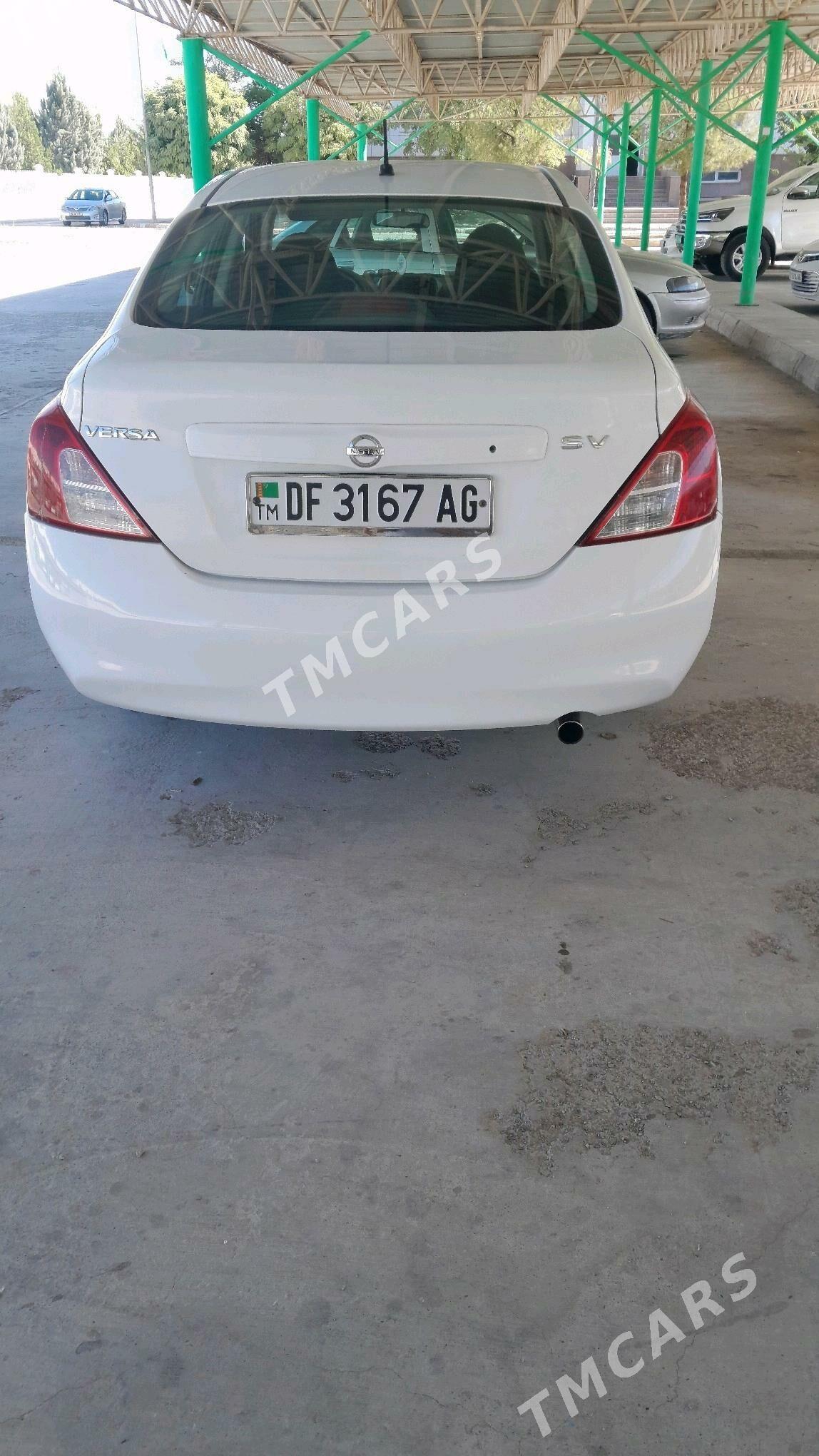 Nissan Versa 2014 - 112 000 TMT - Кëши - img 2