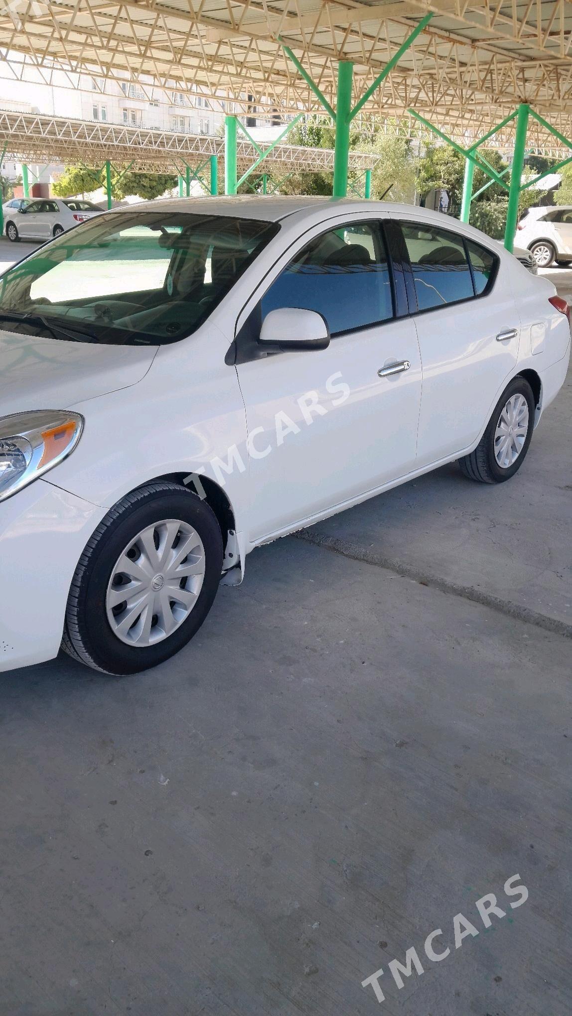 Nissan Versa 2014 - 112 000 TMT - Кëши - img 4