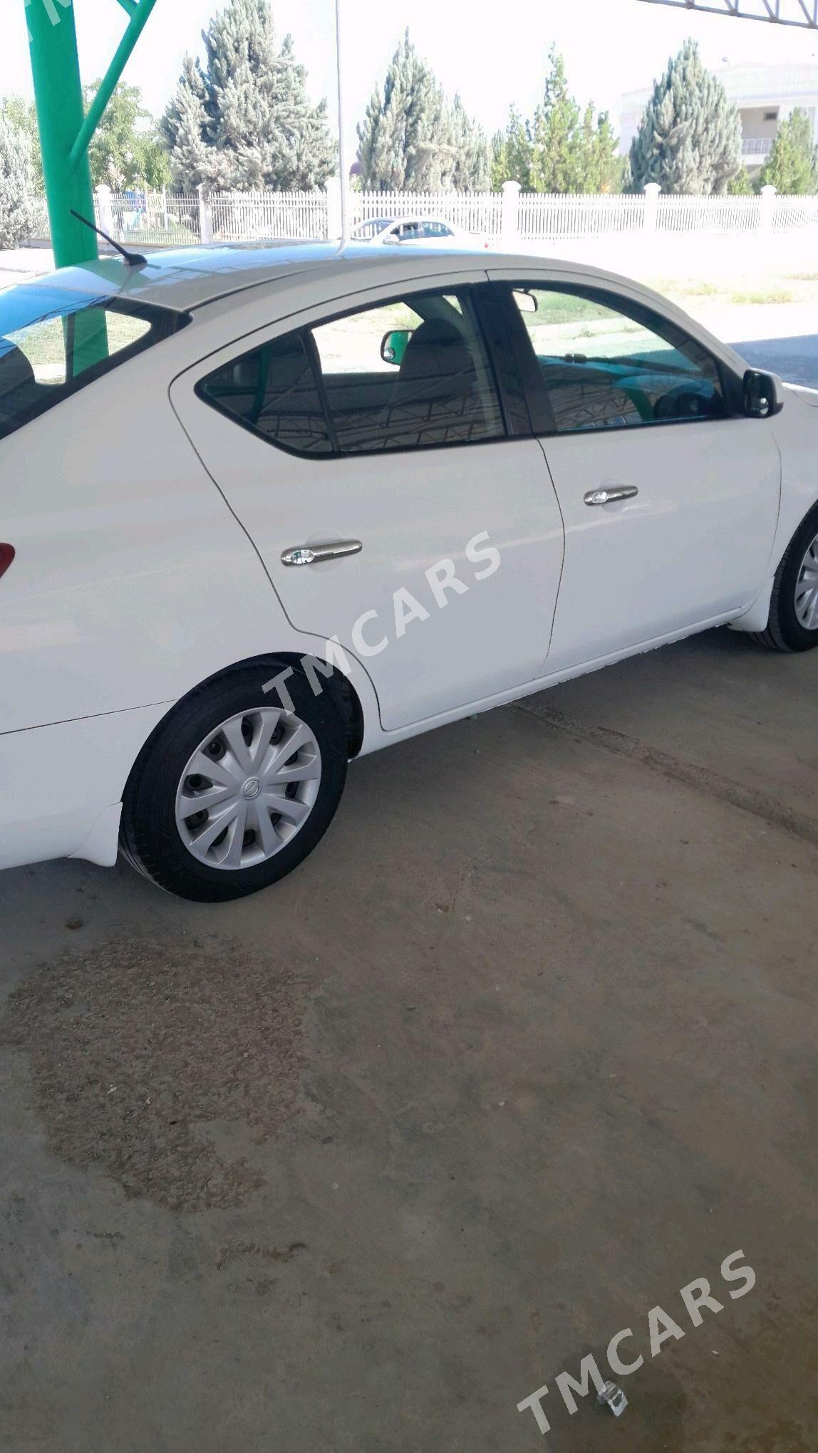 Nissan Versa 2014 - 112 000 TMT - Кëши - img 5