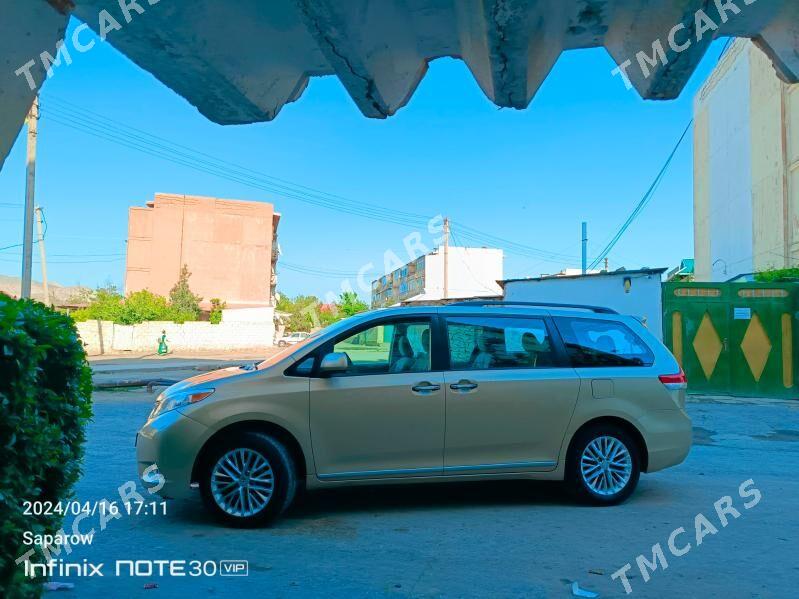 Toyota Sienna 2011 - 270 000 TMT - Магданлы - img 2