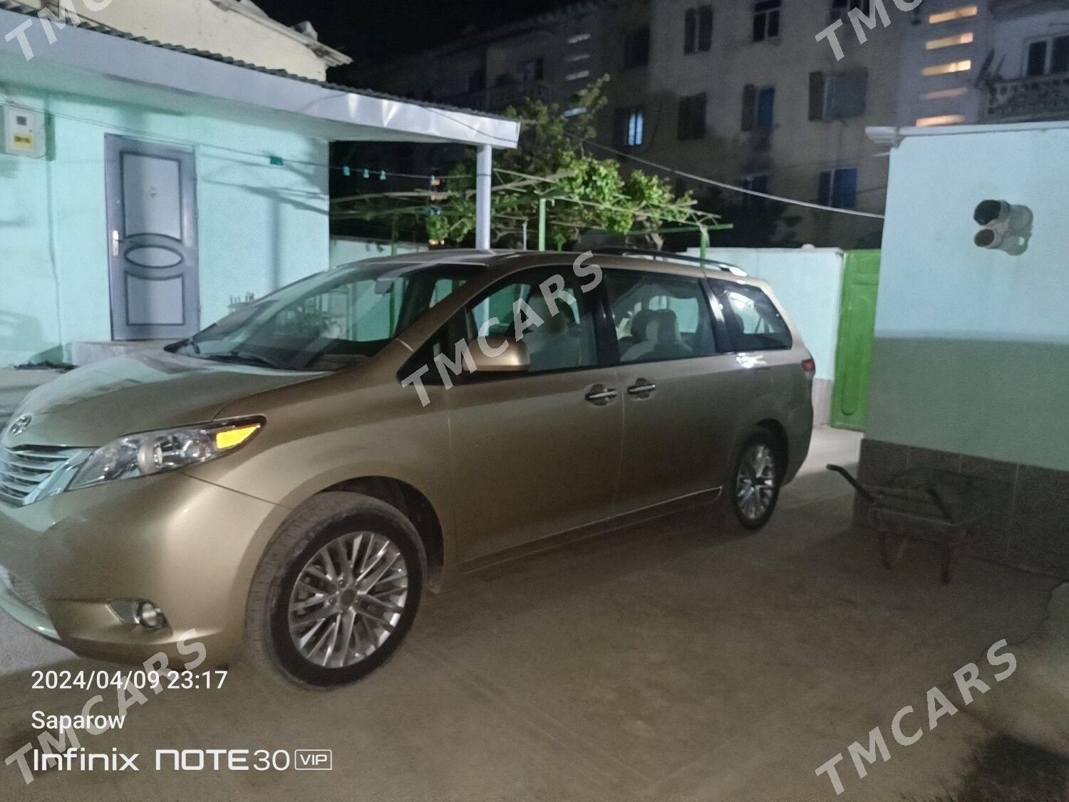 Toyota Sienna 2011 - 270 000 TMT - Магданлы - img 3
