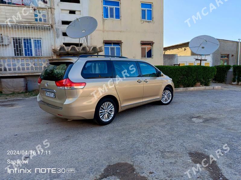 Toyota Sienna 2011 - 270 000 TMT - Магданлы - img 4