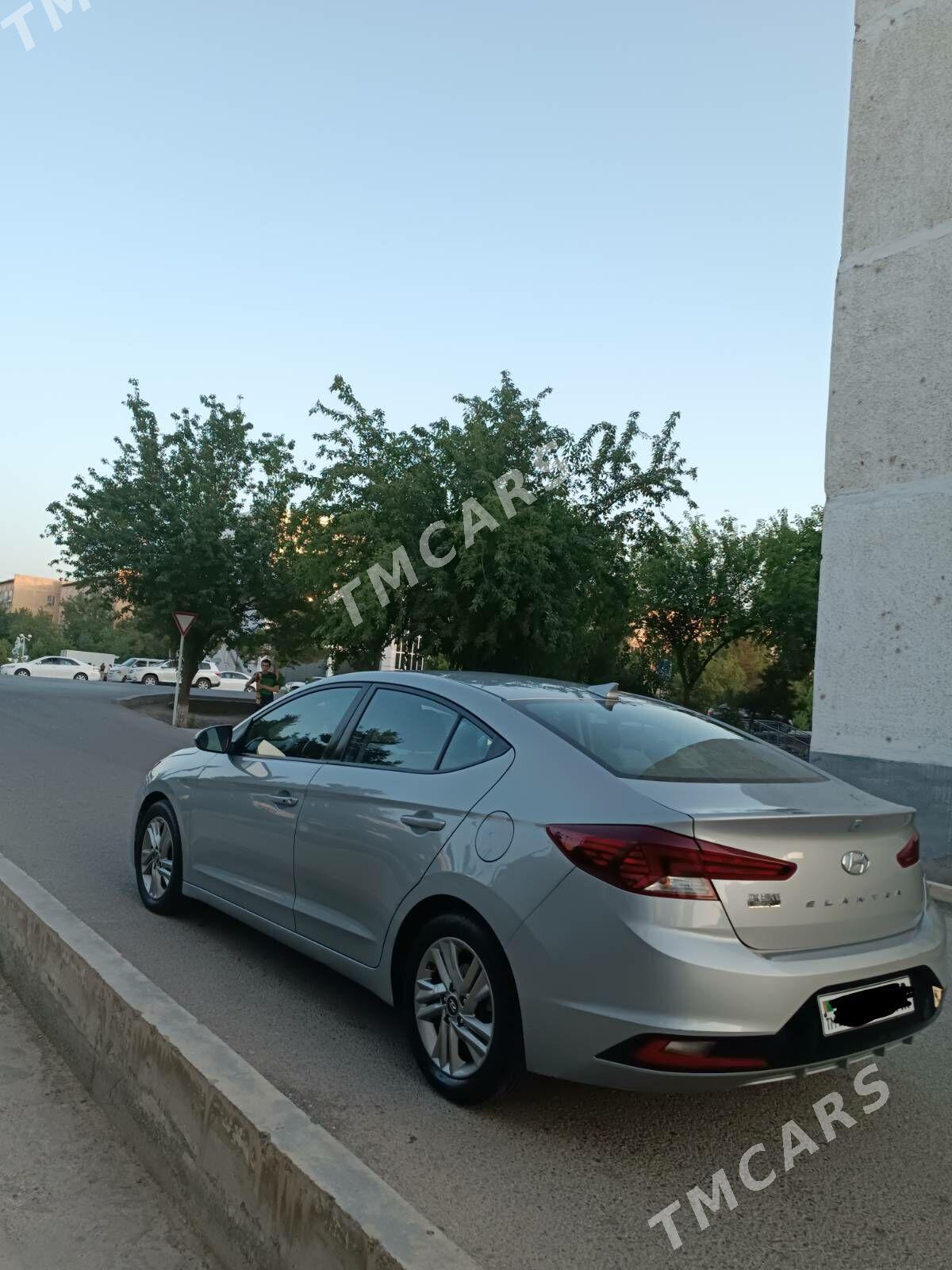Hyundai Elantra 2019 - 200 000 TMT - Мары - img 3