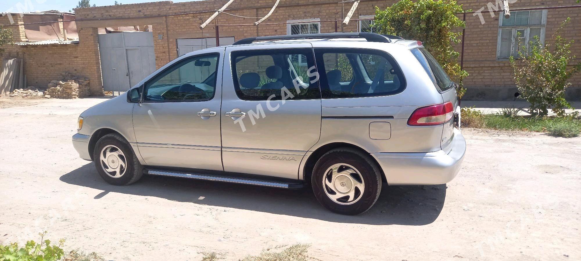 Toyota Sienna 2002 - 176 000 TMT - Kerki - img 4