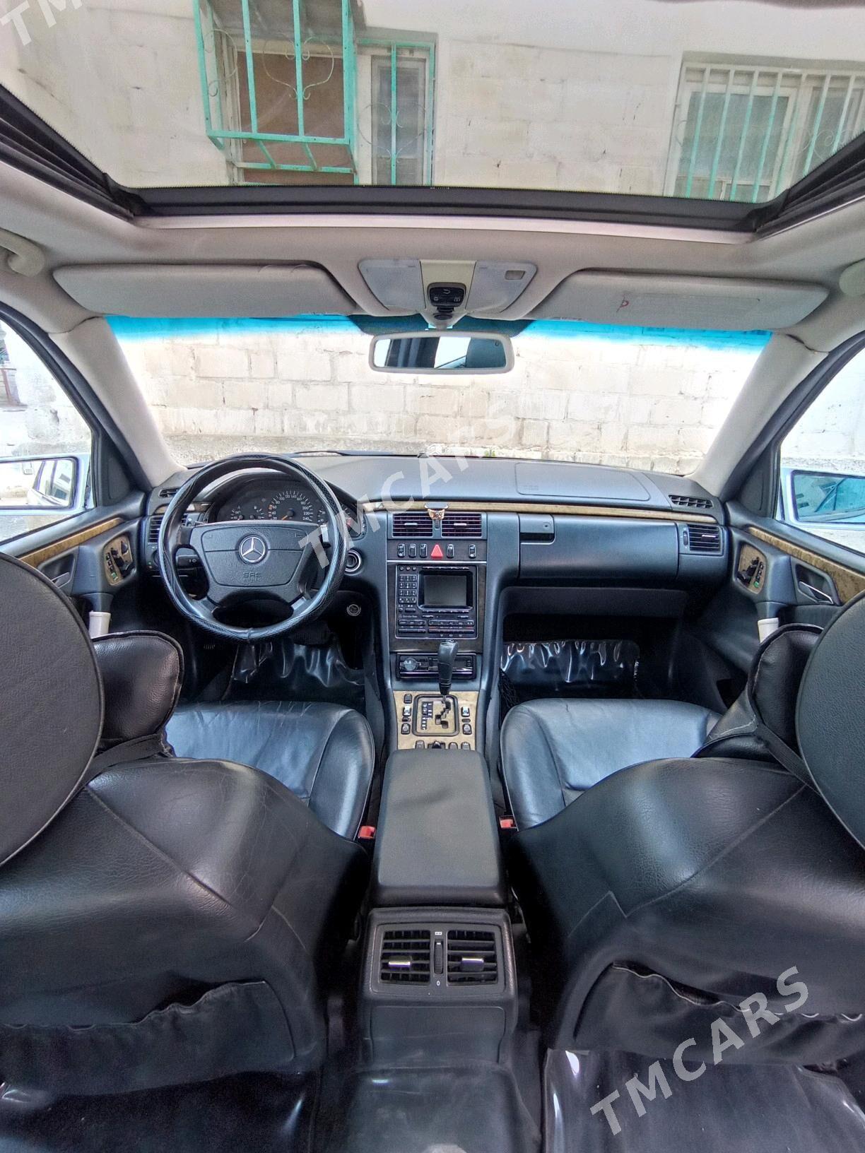 Mercedes-Benz E320 1999 - 125 000 TMT - Türkmenbaşy - img 2