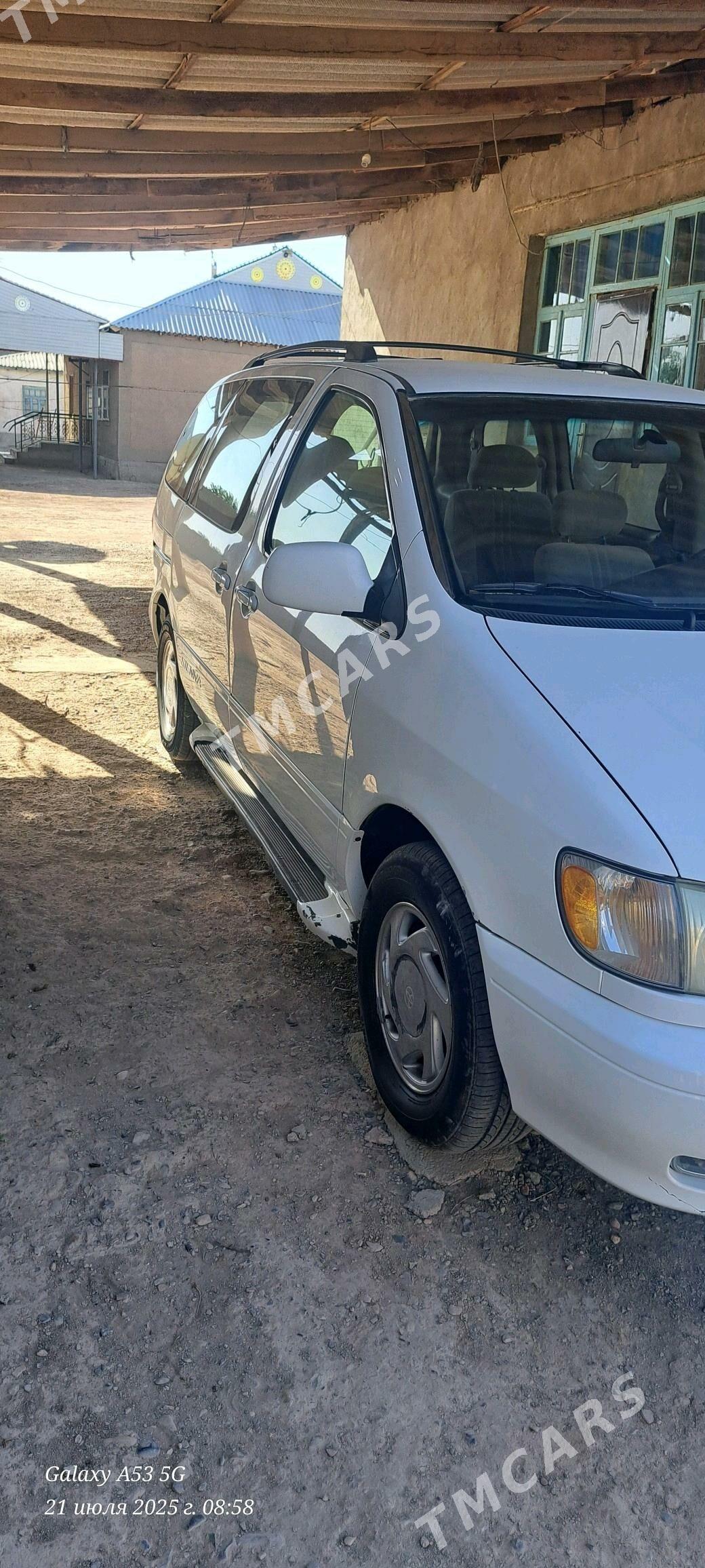 Toyota Sienna 2002 - 150 000 TMT - Теджен - img 4