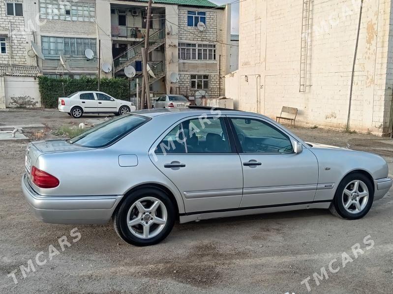 Mercedes-Benz E320 1999 - 125 000 TMT - Türkmenbaşy - img 4