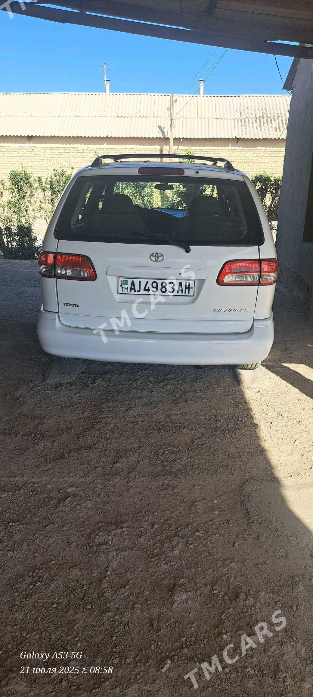 Toyota Sienna 2002 - 150 000 TMT - Теджен - img 2