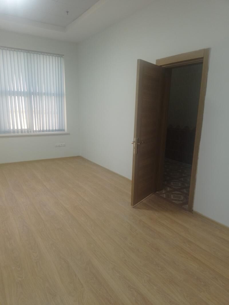 Arende ofis obezdnoý 77m² 3kom - G.Kuliýew köç. (Obýezdnoý) - img 3
