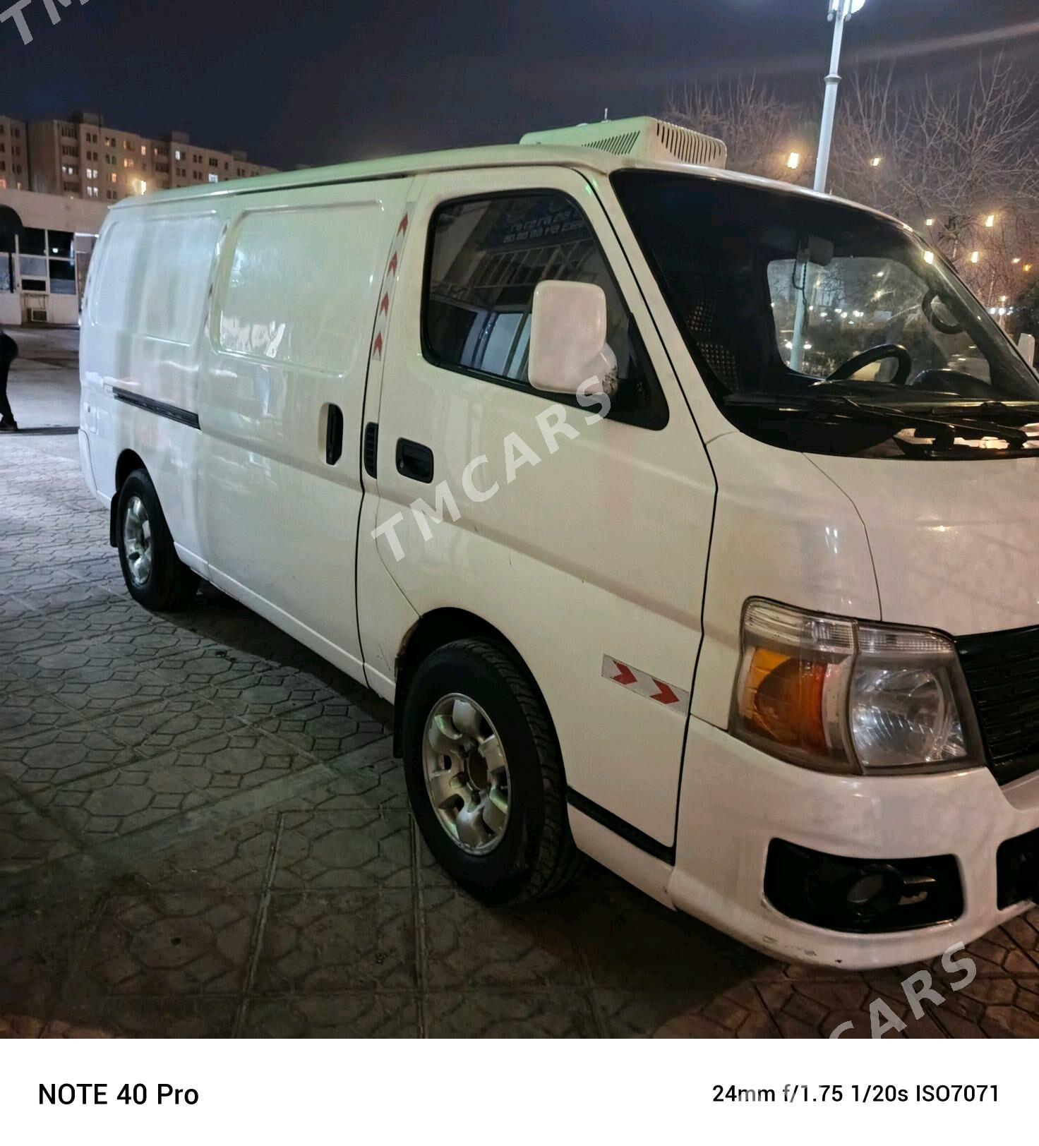 Nissan Urvan 2004 - 110 000 TMT - Дашогуз - img 4