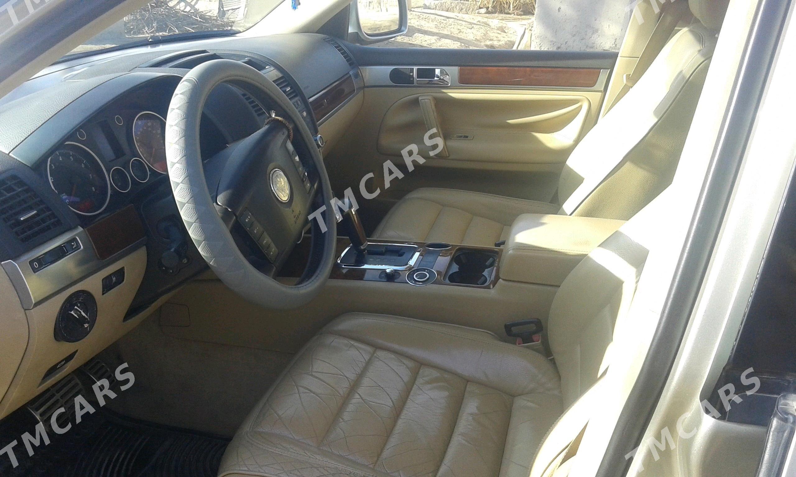 Volkswagen Touareg 2005 - 130 000 TMT - етр. Туркменбаши - img 3