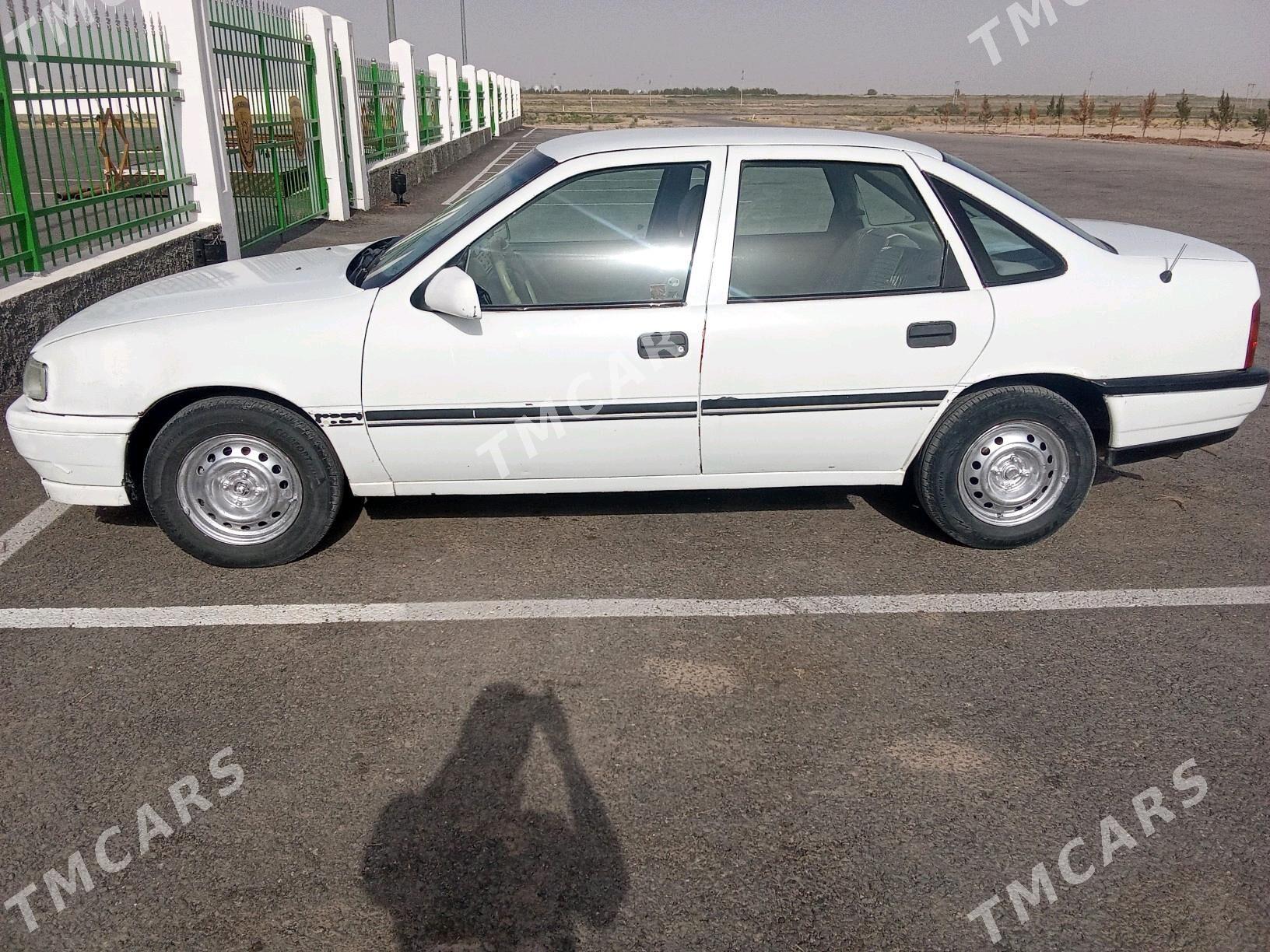 Opel Vectra 1993 - 25 000 TMT - Sarahs - img 3