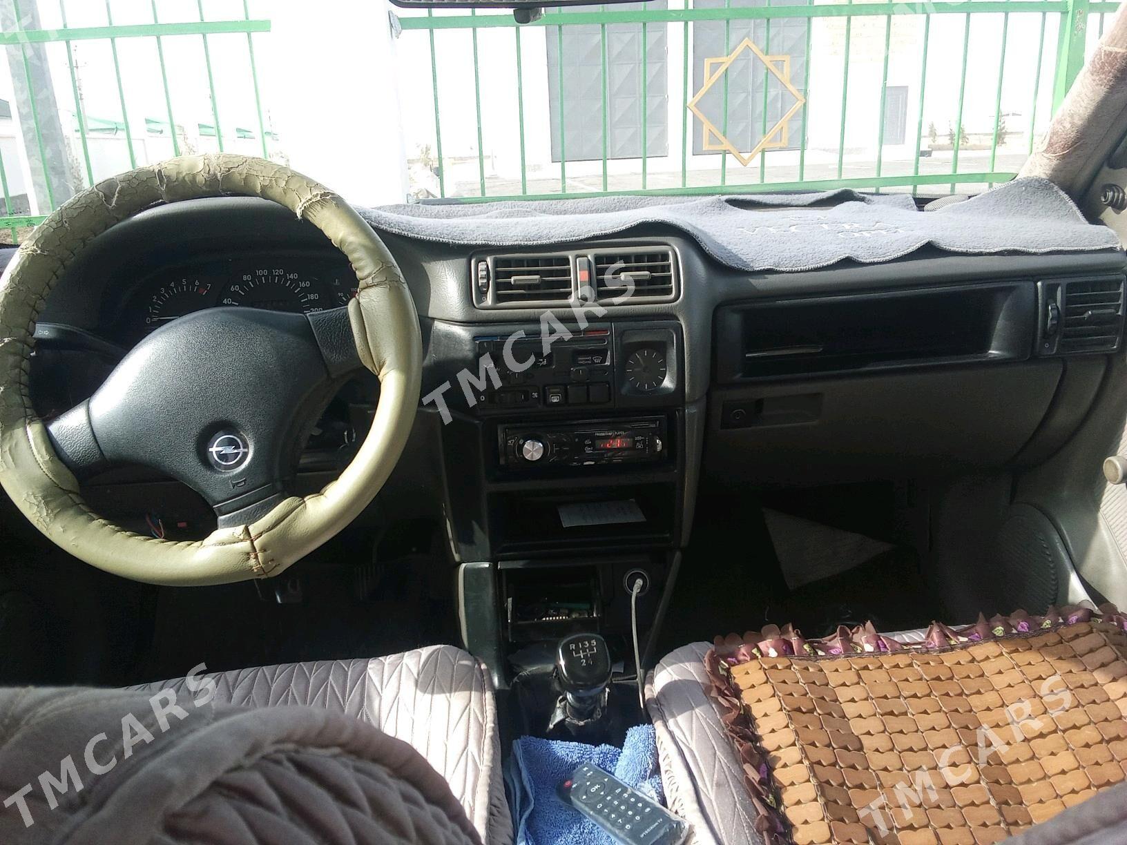 Opel Vectra 1993 - 25 000 TMT - Sarahs - img 4