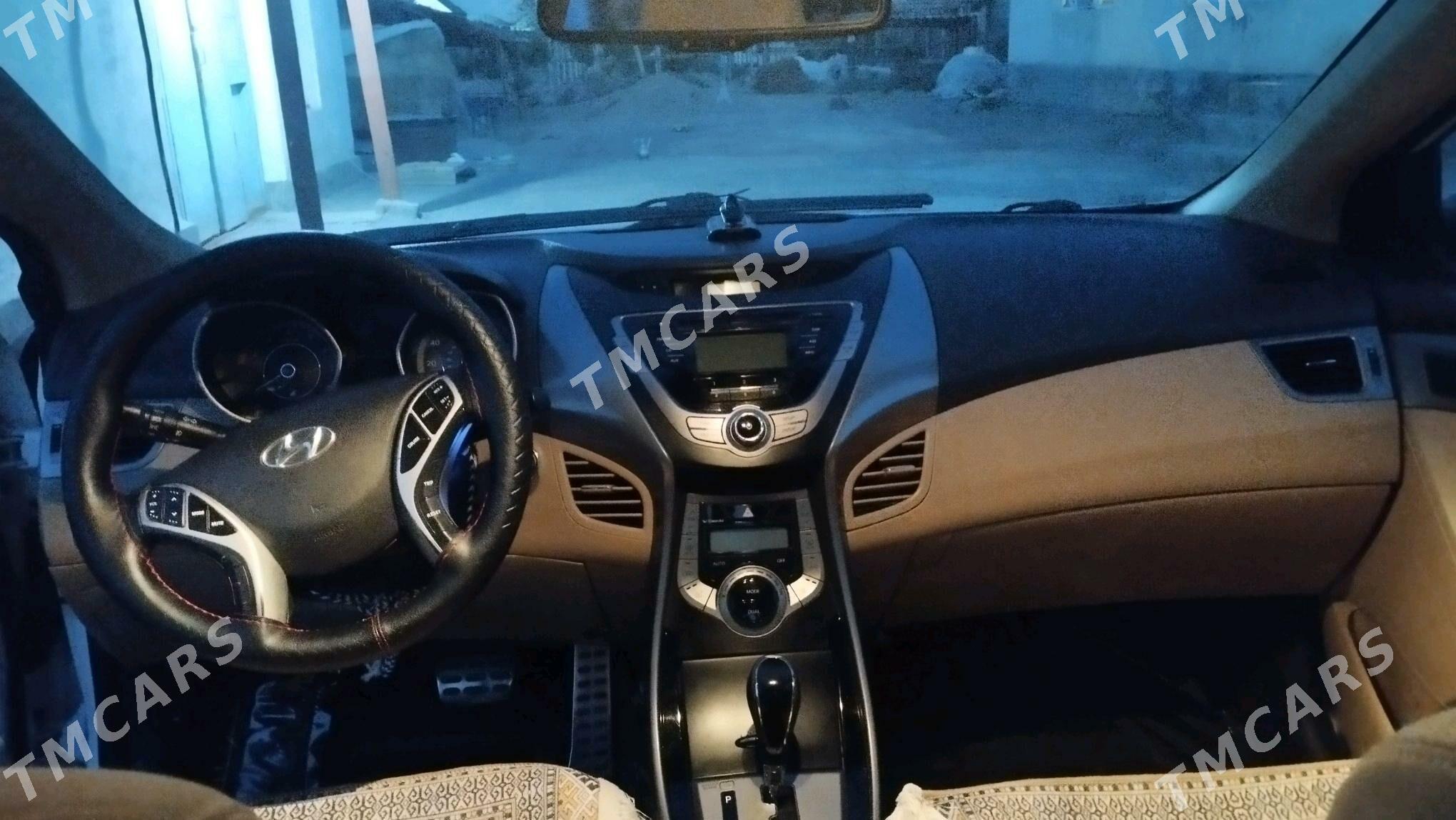 Hyundai Elantra 2013 - 165 000 TMT - Херрикгала - img 3