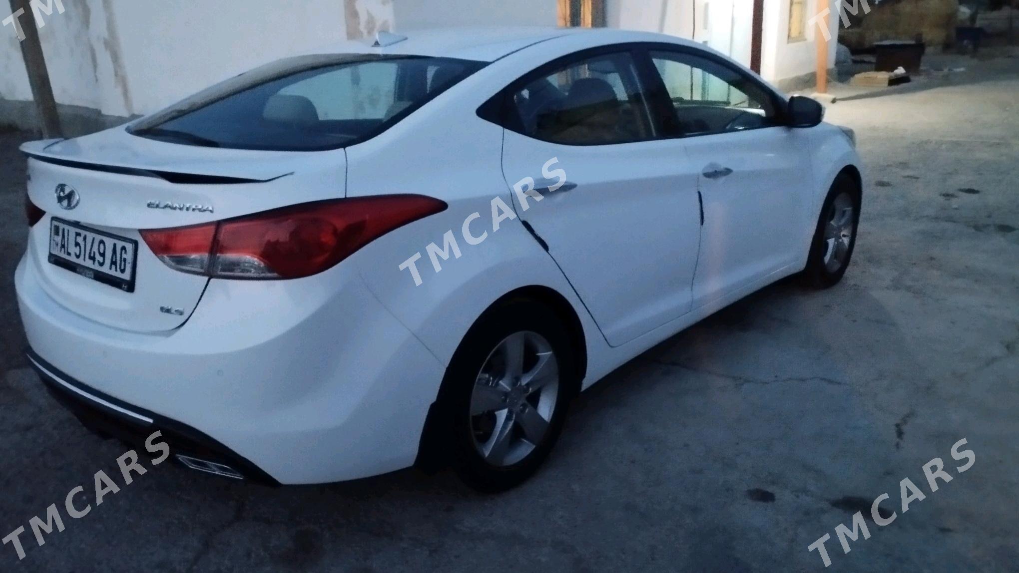 Hyundai Elantra 2013 - 165 000 TMT - Херрикгала - img 4