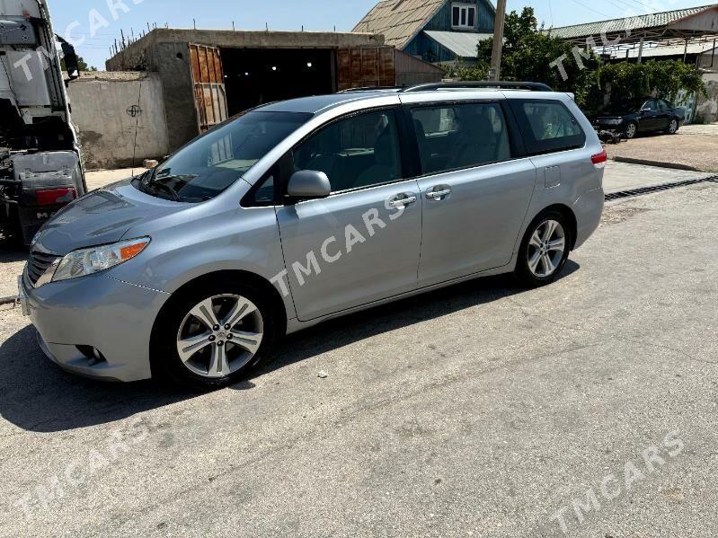 Toyota Sienna 2011 - 320 000 TMT - Балканабат - img 5