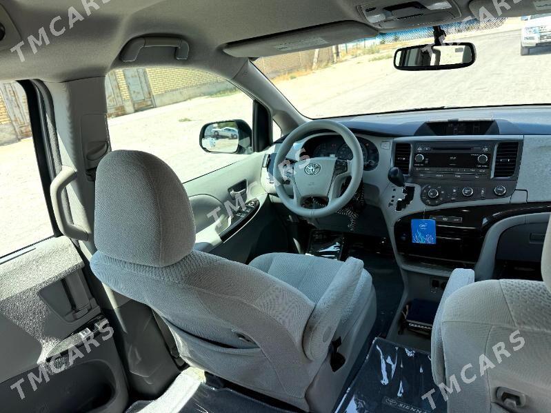 Toyota Sienna 2011 - 320 000 TMT - Балканабат - img 3
