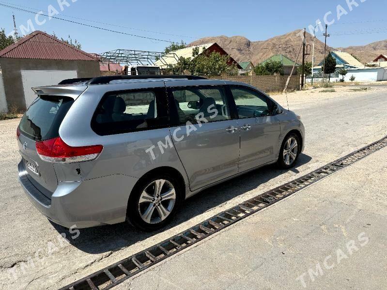 Toyota Sienna 2011 - 320 000 TMT - Балканабат - img 6