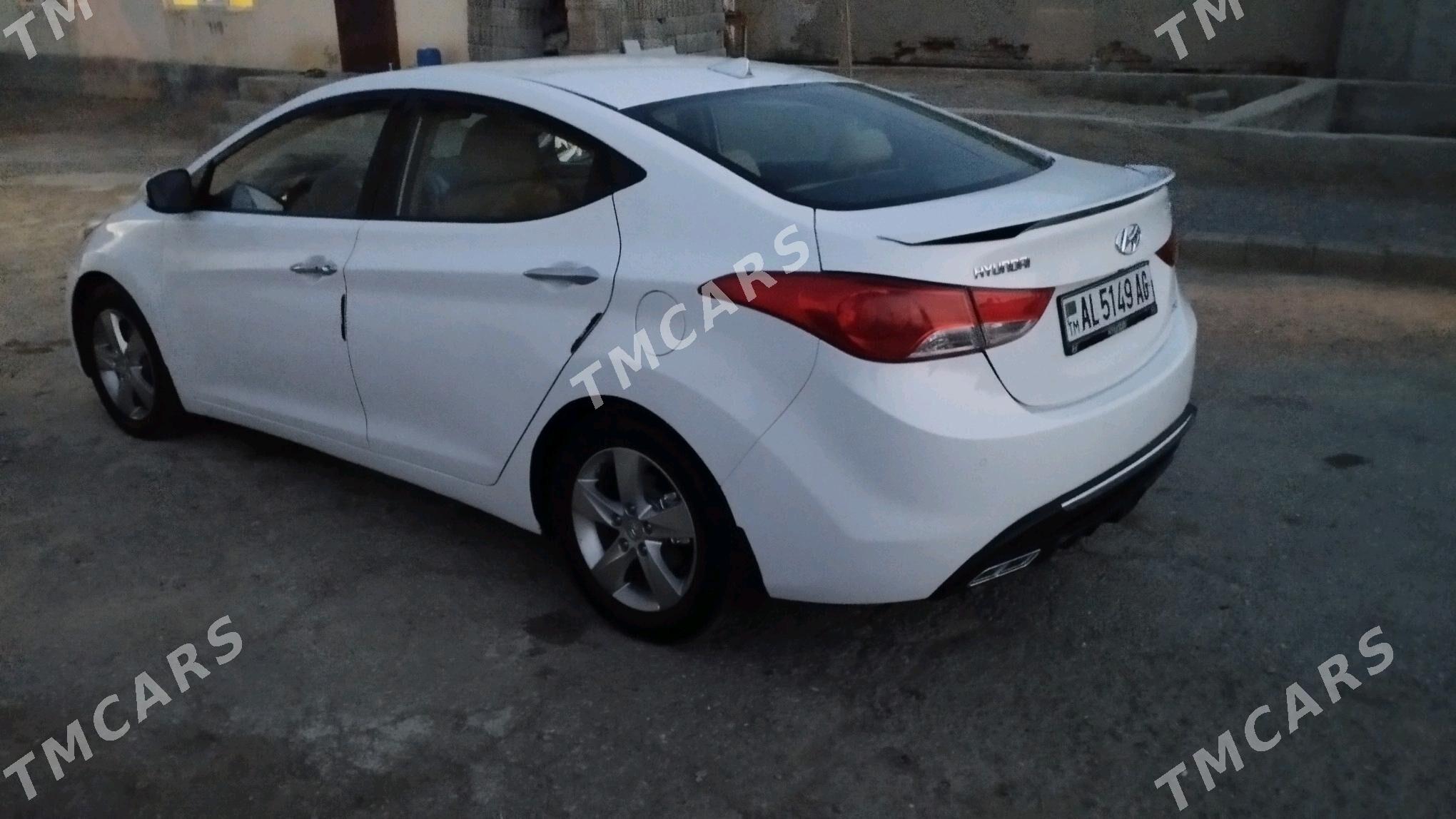 Hyundai Elantra 2013 - 165 000 TMT - Херрикгала - img 6