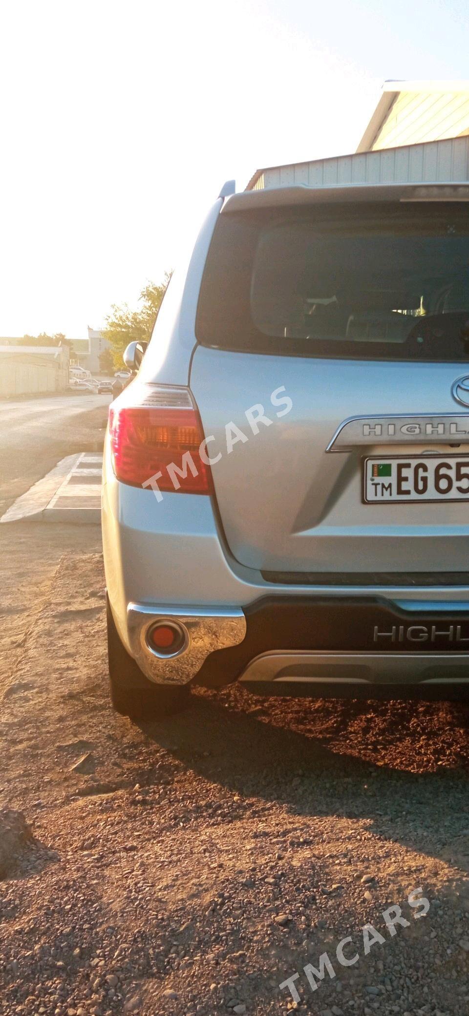 Toyota Highlander 2010 - 320 000 TMT - Мары - img 3