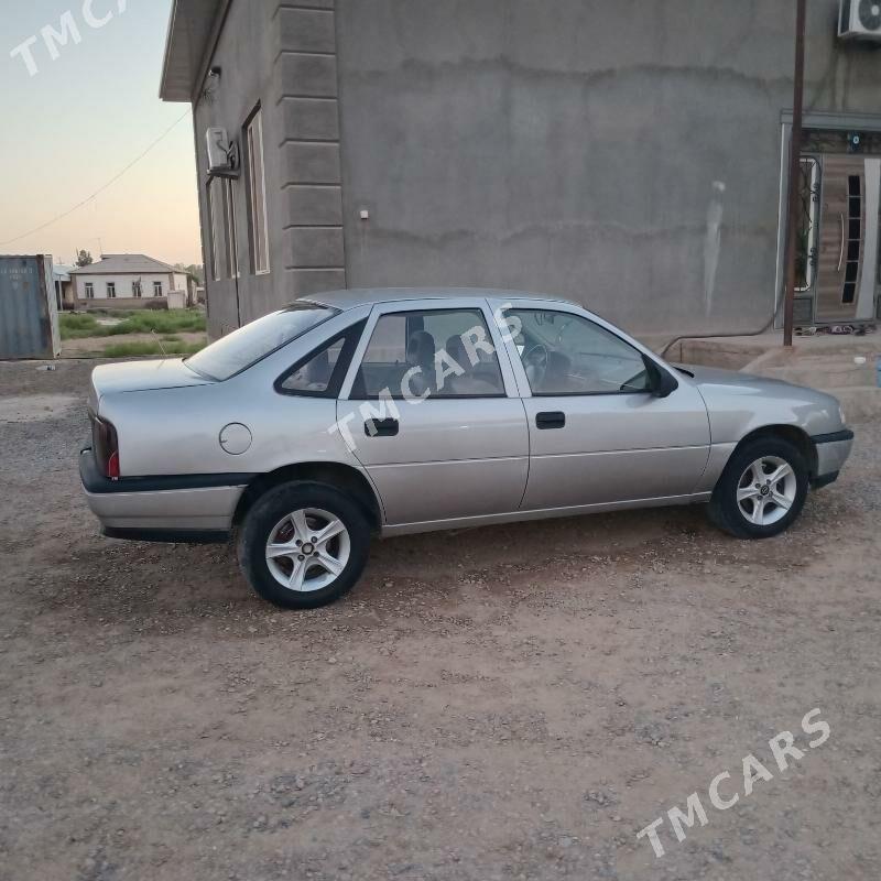 Opel Vectra 1989 - 30 000 TMT - Mary - img 4