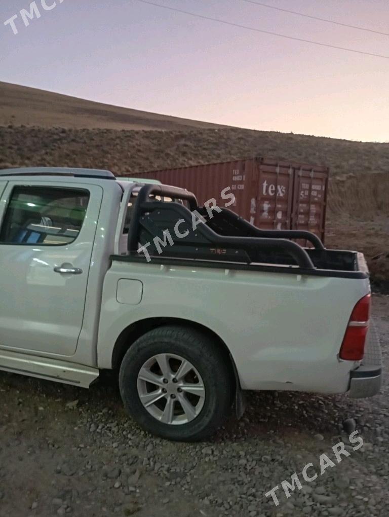 Toyota Hilux 2008 - 220 000 TMT - Тагтабазар - img 4