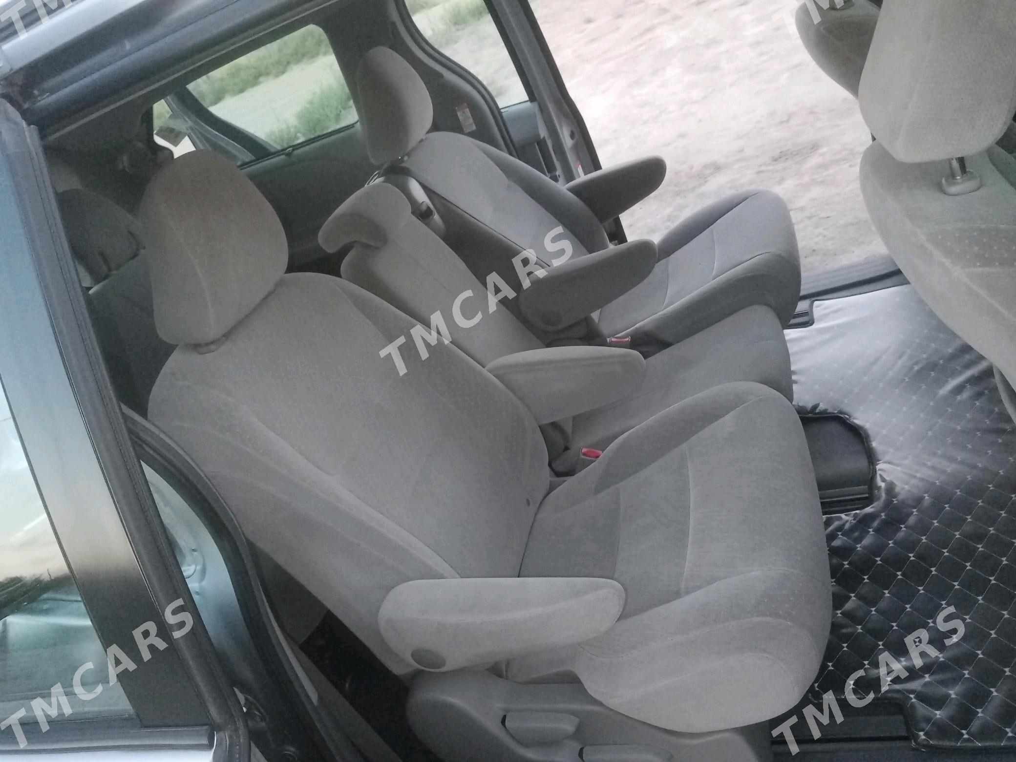 Toyota Sienna 2017 - 365 000 TMT - Türkmenbaşy etr. - img 3