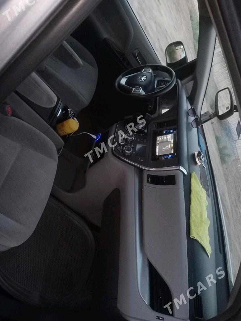 Toyota Sienna 2017 - 365 000 TMT - Türkmenbaşy etr. - img 4