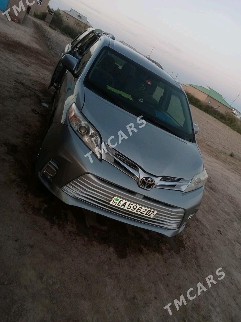 Toyota Sienna 2017 - 365 000 TMT - Türkmenbaşy etr. - img 5