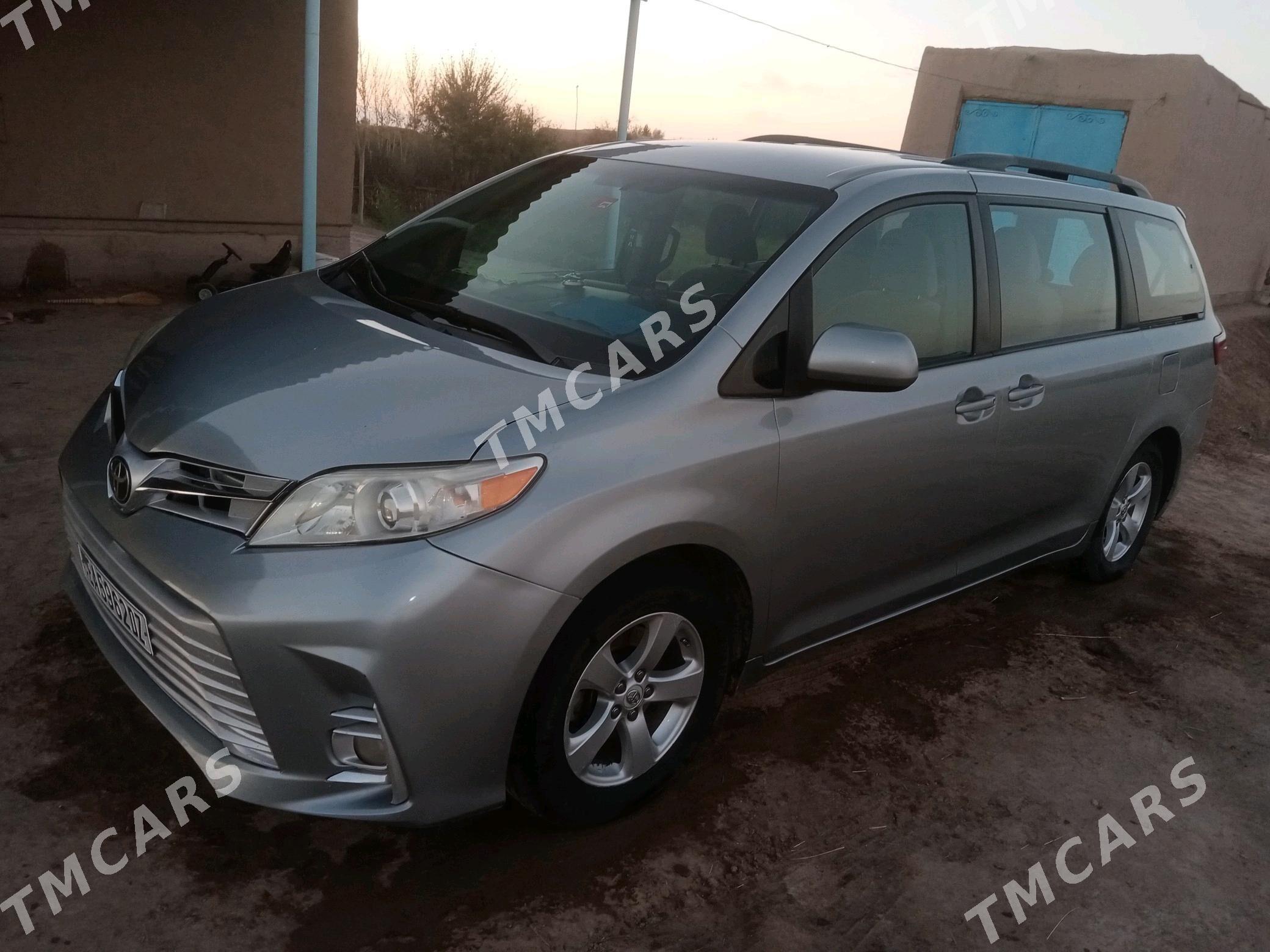 Toyota Sienna 2017 - 365 000 TMT - Türkmenbaşy etr. - img 6