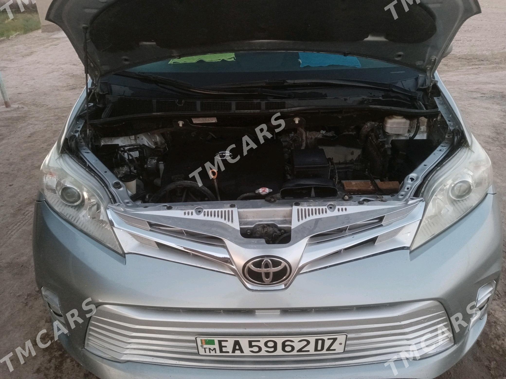 Toyota Sienna 2017 - 365 000 TMT - Türkmenbaşy etr. - img 8