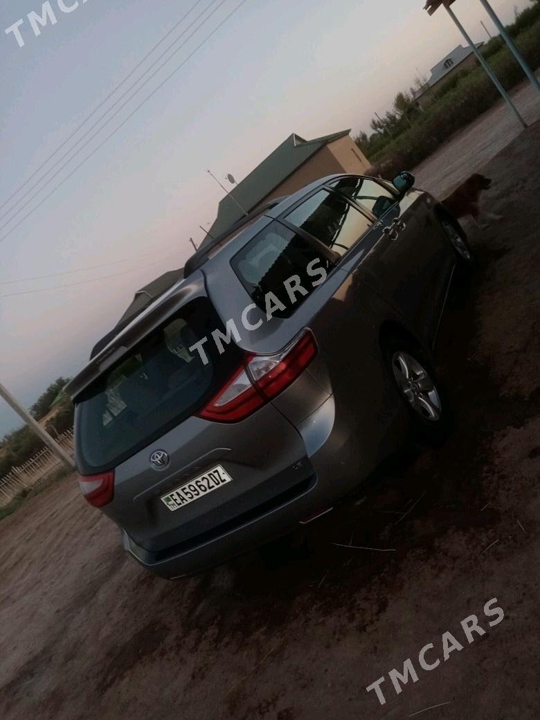 Toyota Sienna 2017 - 365 000 TMT - Türkmenbaşy etr. - img 10