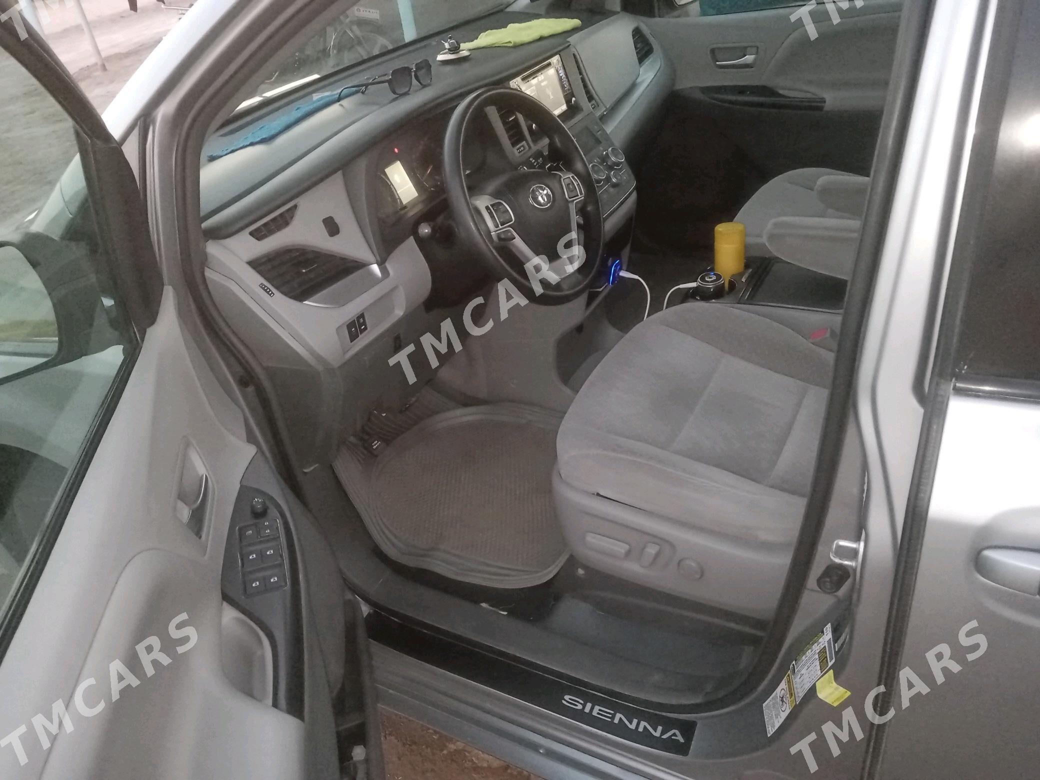 Toyota Sienna 2017 - 365 000 TMT - Türkmenbaşy etr. - img 9