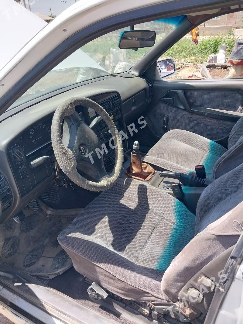 Opel Omega 1988 - 10 000 TMT - Яшлык - img 4