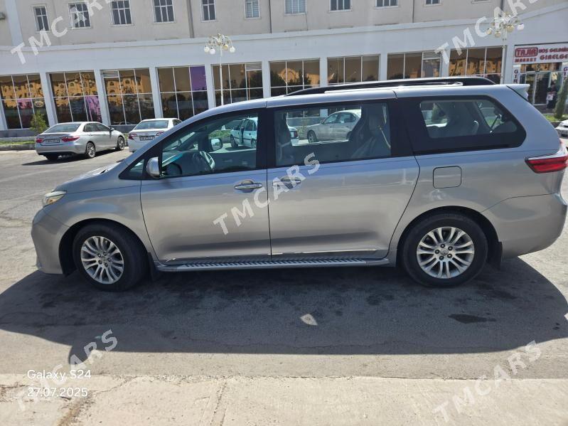 Toyota Sienna 2018 - 400 000 TMT - Farap - img 4