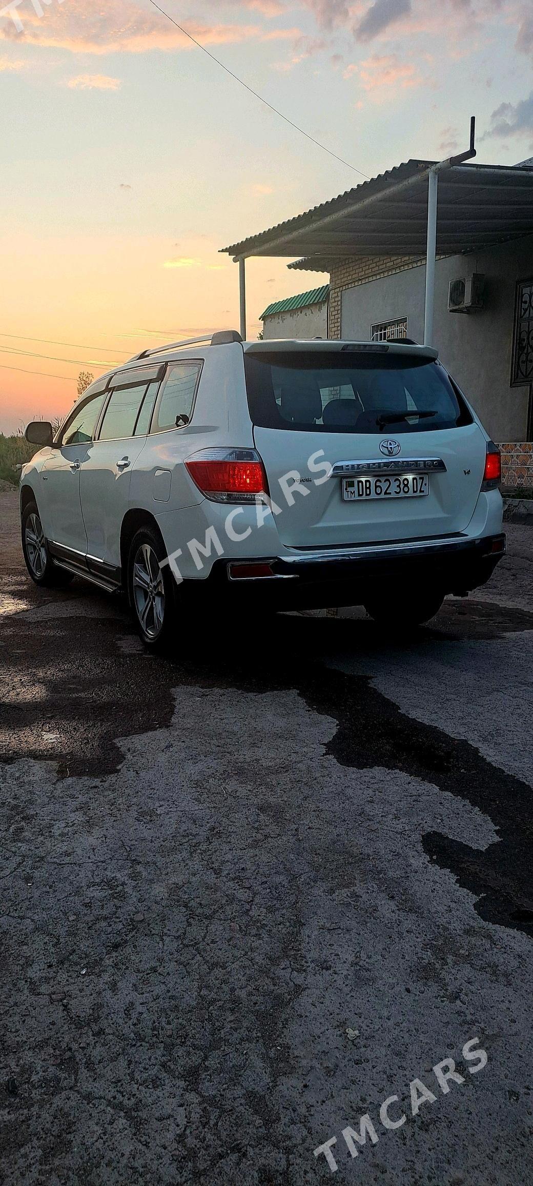 Toyota Highlander 2012 - 330 000 TMT - Дашогуз - img 3