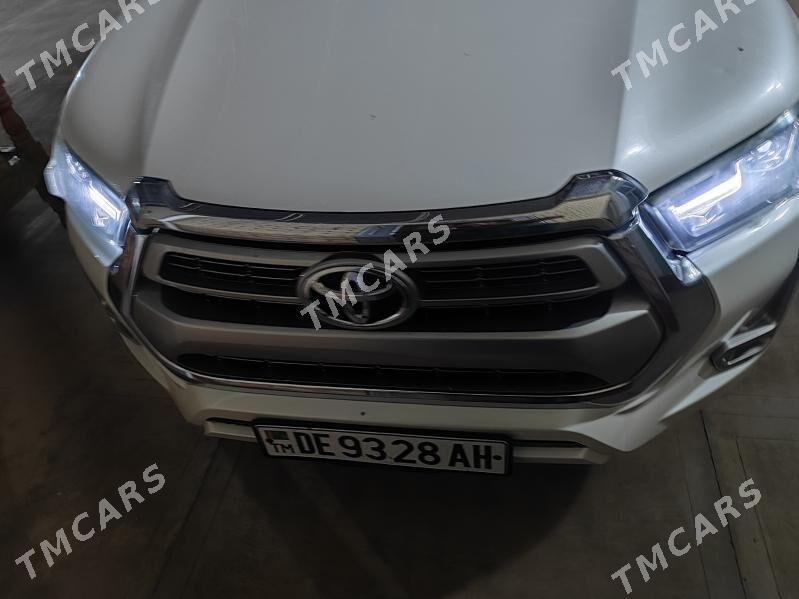 Toyota Hilux 2023 - 610 000 TMT - Серахс - img 6