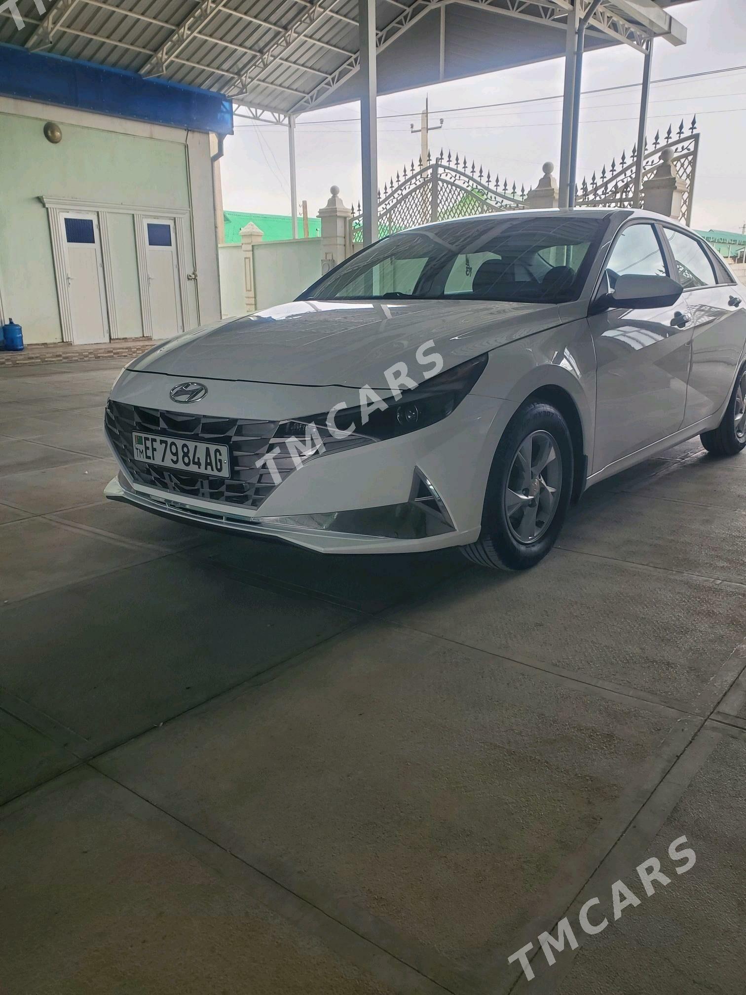Hyundai Elantra 2022 - 250 000 TMT - Бузмеин - img 3