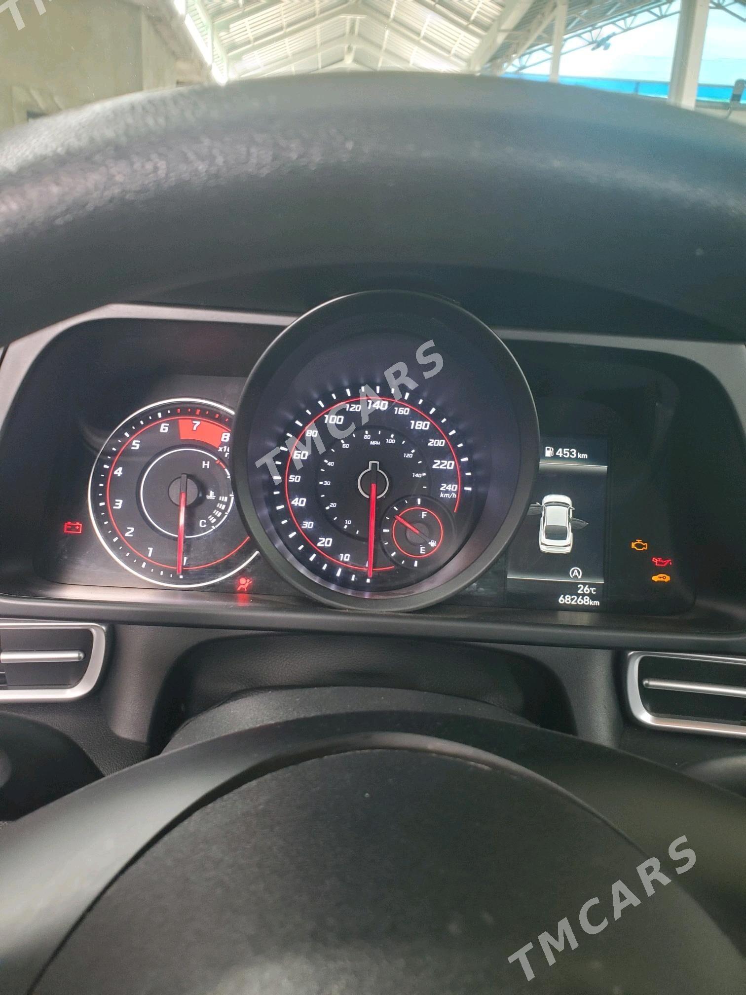 Hyundai Elantra 2022 - 250 000 TMT - Бузмеин - img 4