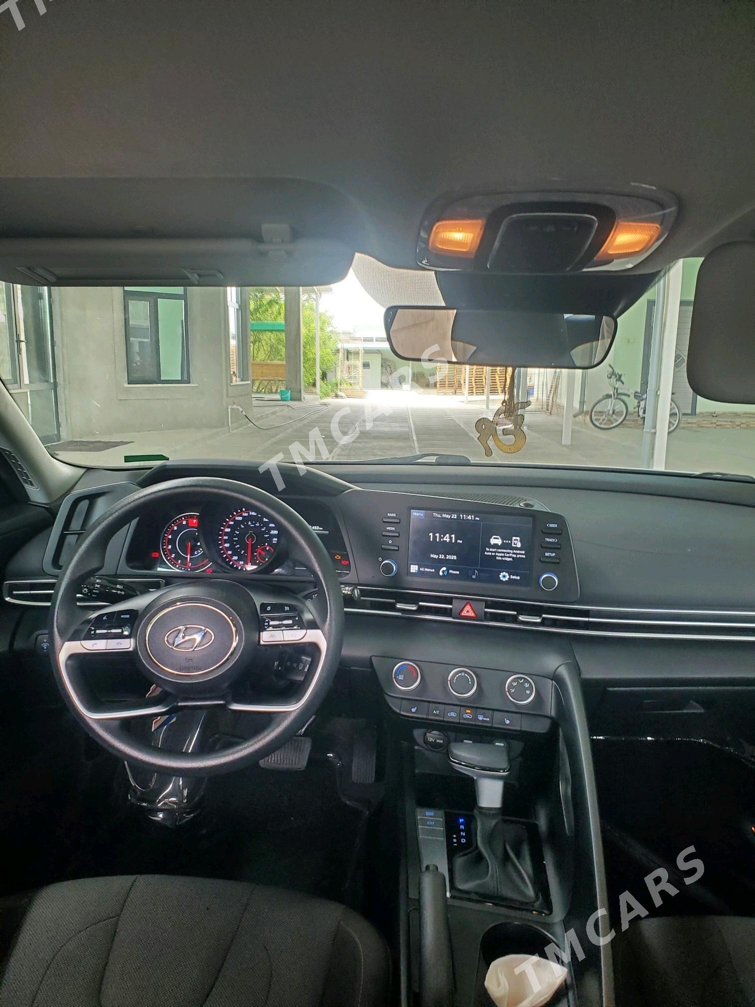 Hyundai Elantra 2022 - 250 000 TMT - Бузмеин - img 5
