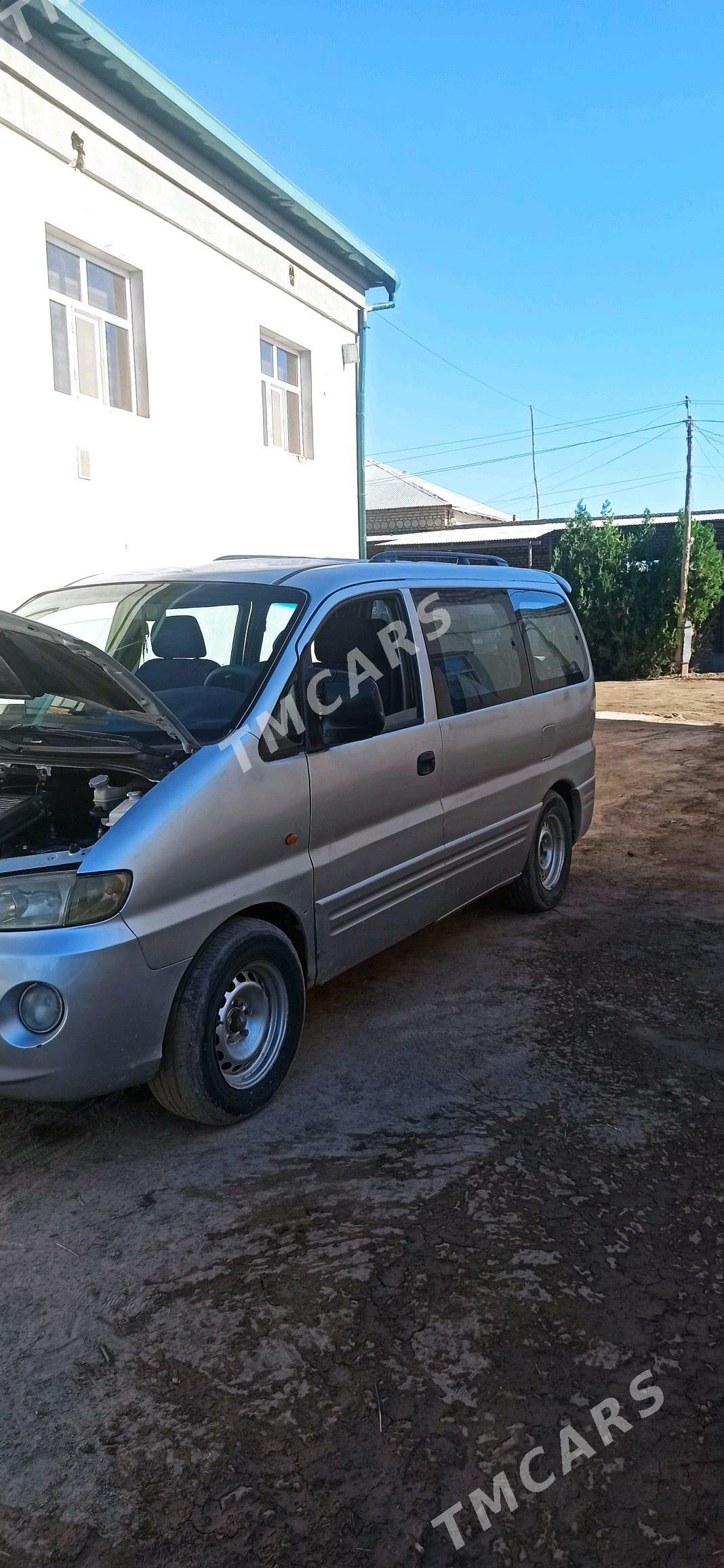Hyundai Staria 2000 - 90 000 TMT - Дашогуз - img 4