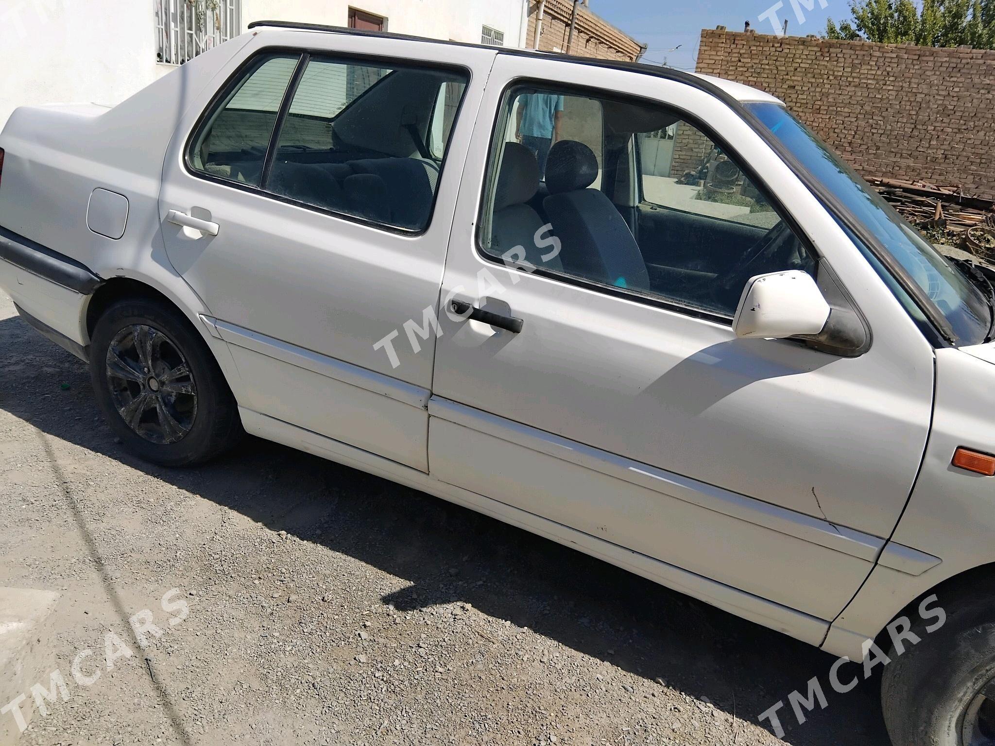 Volkswagen Jetta 1993 - 10 999 TMT - Бахарден - img 4