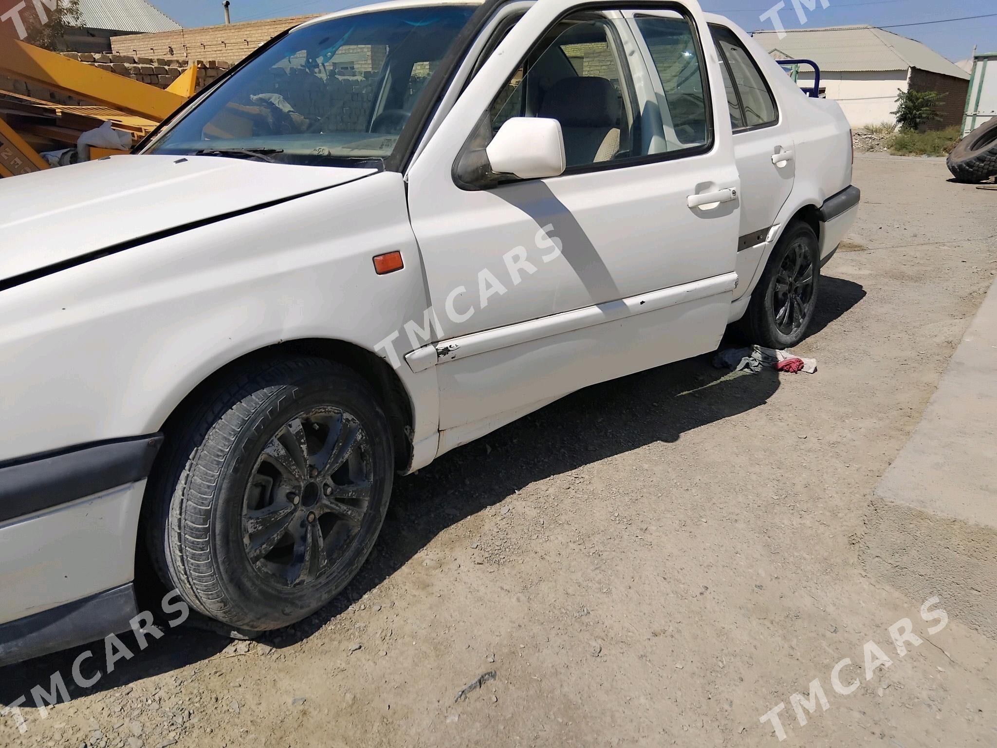 Volkswagen Jetta 1993 - 10 999 TMT - Бахарден - img 3