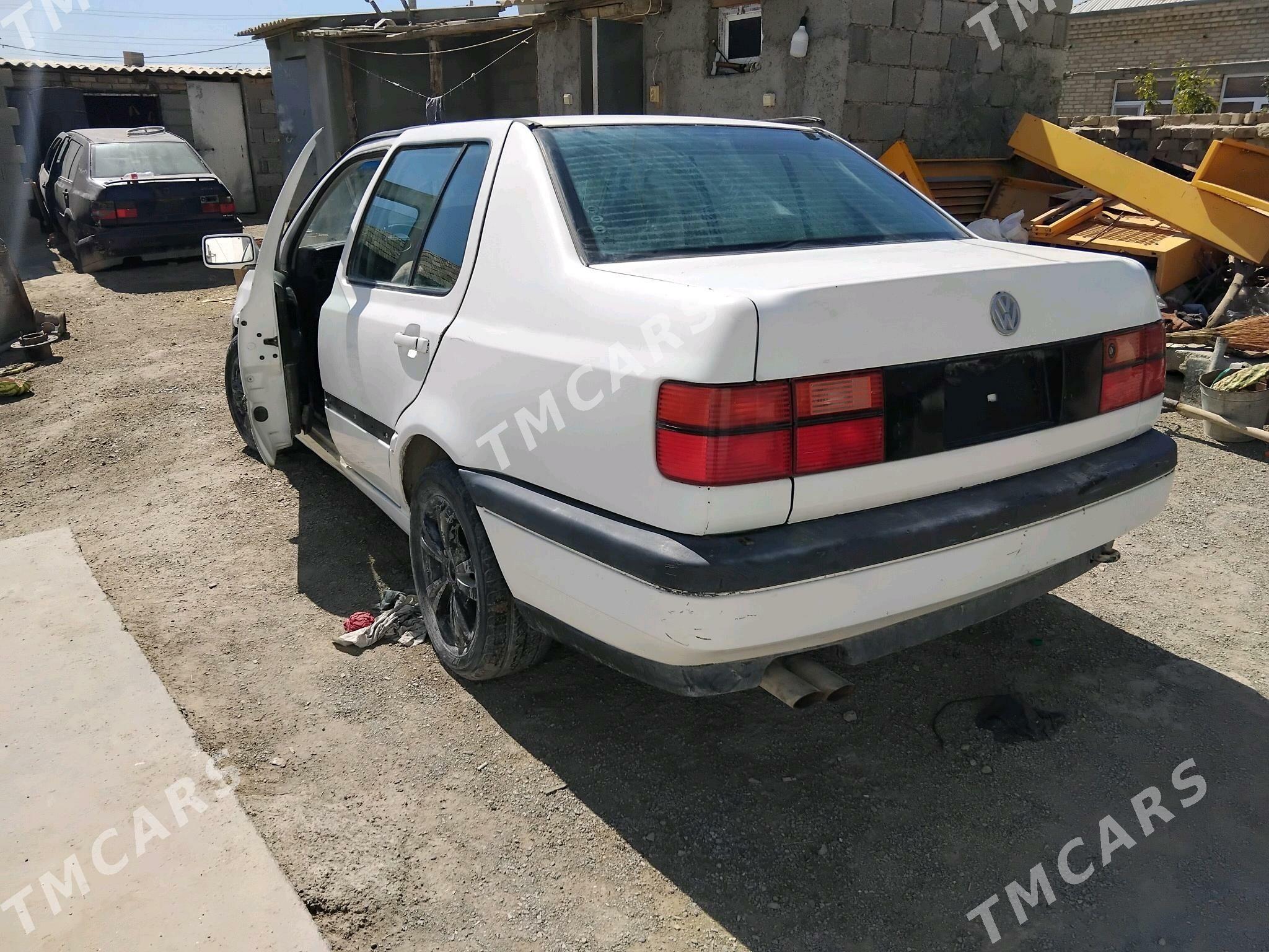 Volkswagen Jetta 1993 - 10 999 TMT - Бахарден - img 2