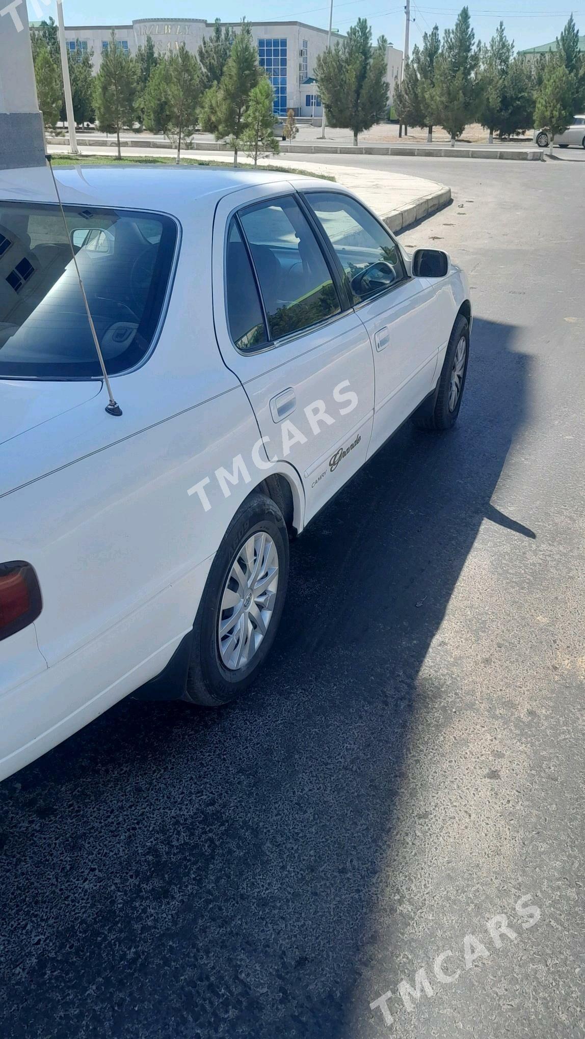 Toyota Camry 1995 - 93 000 TMT - Türkmenabat - img 4